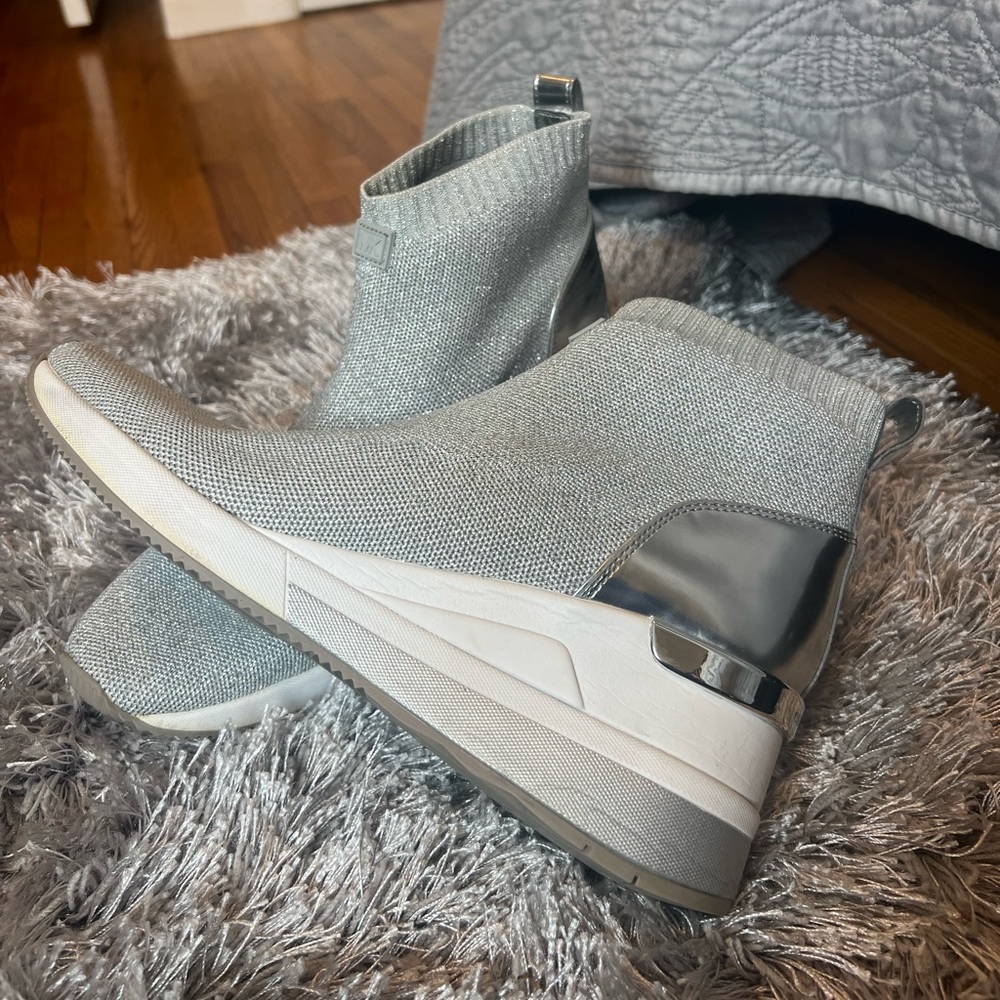 MICHAEL KORS SNEAKERS SIZE 10 worn twice originally $165